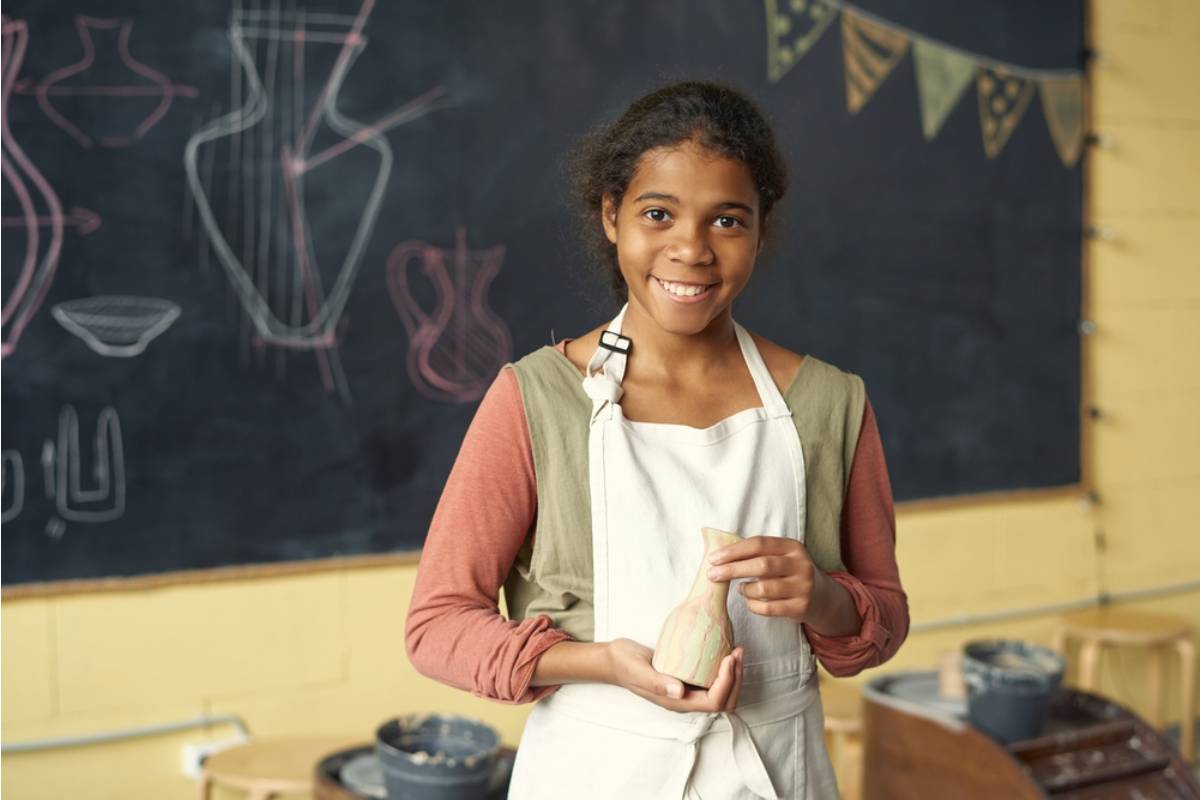 A Dad Found Out His Daughter Had Been Selling Her Own Art at Recess to Buy Herself a Yearbook Because She Never Wanted to Ask
