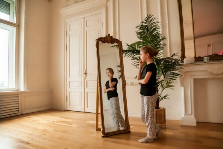 A Dad Found Out His Daughter Had Been Practicing a Speech in the Mirror for Weeks Just to Ask Him if They Could Spend More Time Together