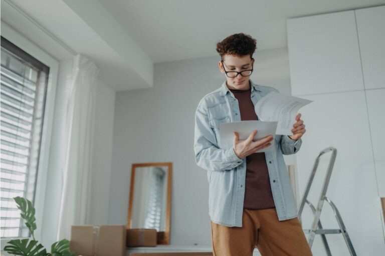 Dad Says He Refused to Let His Brother Use His Name on a Rental Application Without Reading the Lease First, Now Their Mom Says He's "Making Everything a Transaction"
