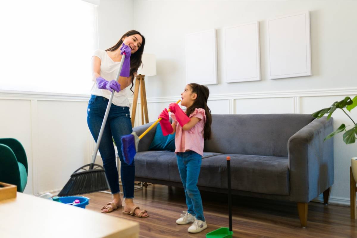 Dad Says He Refused to Let His Sister Use His Kids as Unpaid Labor for Her Moving Day "Because That's What Family Does"