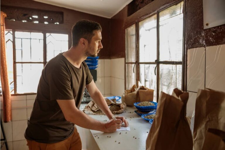 A Dad Found Out His Daughter Had Been Saving Every Note He Ever Left Her on the Kitchen Counter Since She Was Seven
