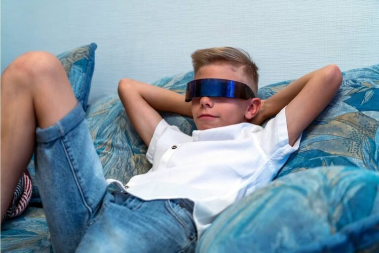 A Teacher Says a Student Told Her His Little Brother Thinks He's the Coolest Person Alive, and It's the Only Compliment He Actually Believes