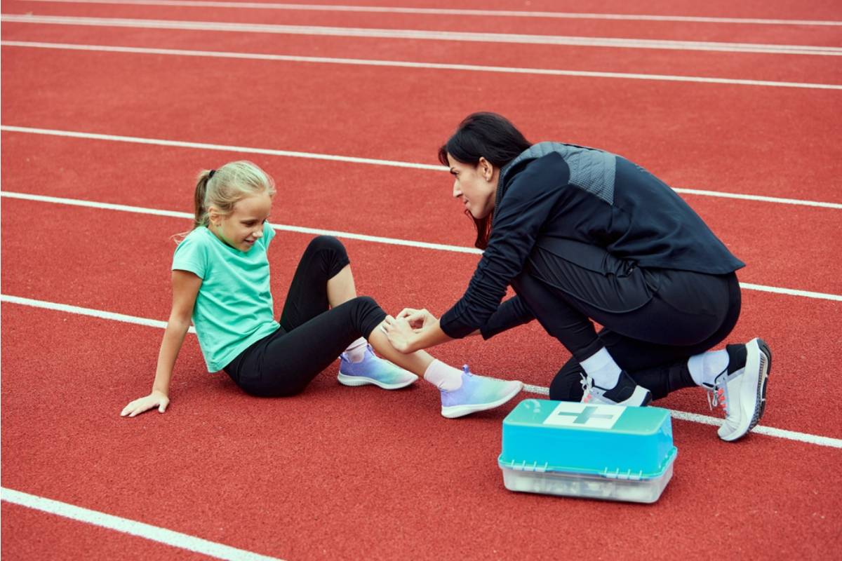 A Mom Found Out Her Daughter's Coach Had Been Telling the Team Her Injury Was "Probably Just Nerves" for Three Weeks Before a Doctor Found a Fracture