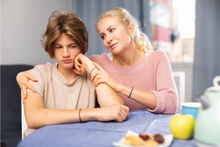 Teen Says She Refused to Let Her Mom Keep Introducing Her as "The Shy One" at Family Gatherings, Now Her Mom Says She's "Overreacting to a Simple Description"