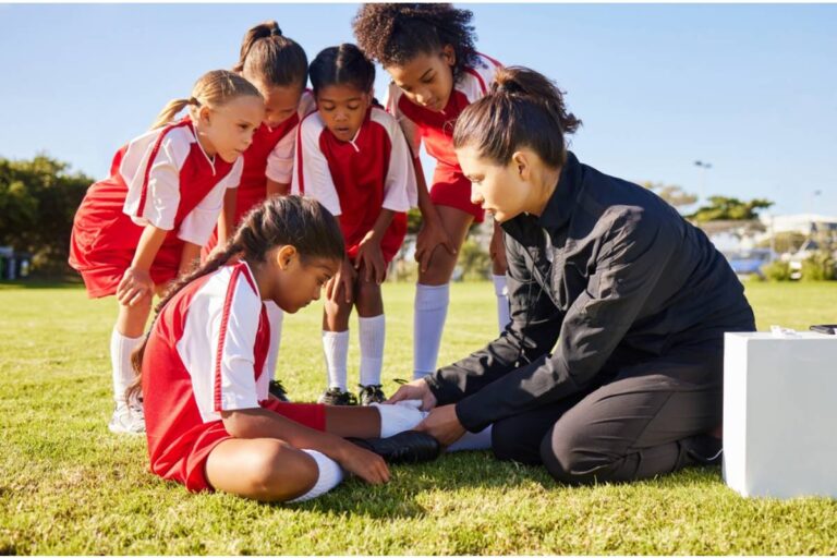 A Dad Says His Daughter's Coach Found Out She'd Been Playing Injured for Weeks Because She Was Scared Losing Her Spot Would Disappoint Him