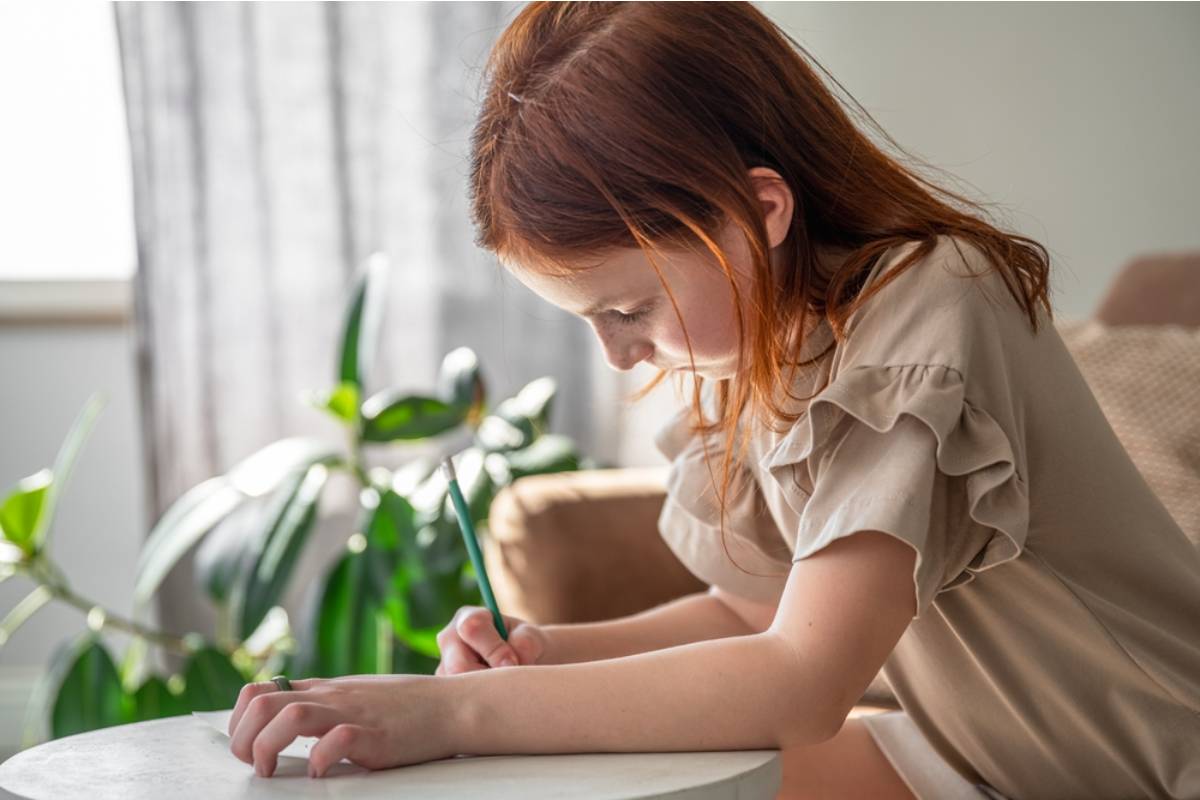 Teen Says She Refused to Let Her Parents Read the Poem She Submitted to a School Literary Magazine, Now Her Mom Says She's "Creating Art in Secret Like the Family Is Something to Be Hidden"