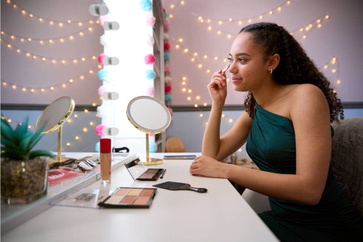 Teen Says She Refused to Let Her Aunt Post Her Prom Photos Before She Could Post Them Herself, Now the Family Says She's "Making a Competition Out of a Special Night"
