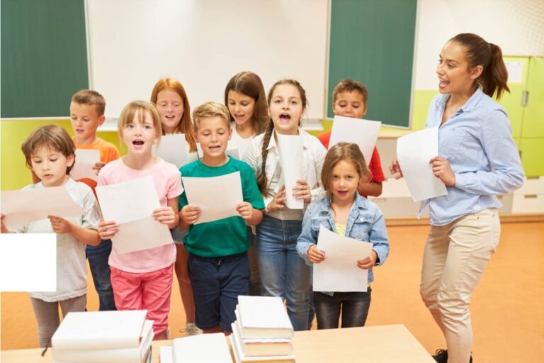 Dad Says He Refused to Let His Daughter's Choir Teacher Move Her to the Back Row Without Explaining the Reason to Either of Them