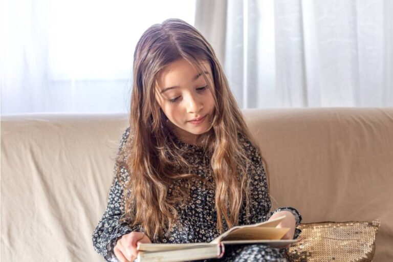 A Mom Found Out Her Daughter Had Been Leaving Notes in Library Books for Strangers to Find Because She Said It Was the Only Way She Could Say Honest Things Without Getting in Trouble
