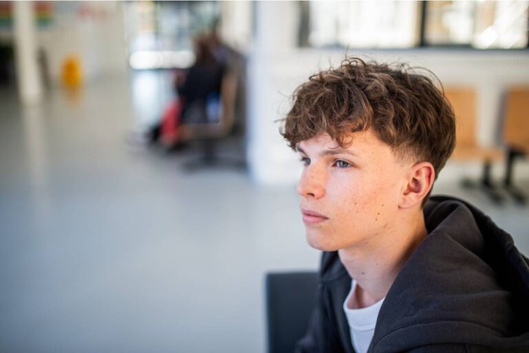 Teen Says He Refused to Let His Dad Sit in on His Job Interview Prep Call With a Mentor, Now His Dad Says He's "Shutting Out the One Person Who Actually Wants to Help"