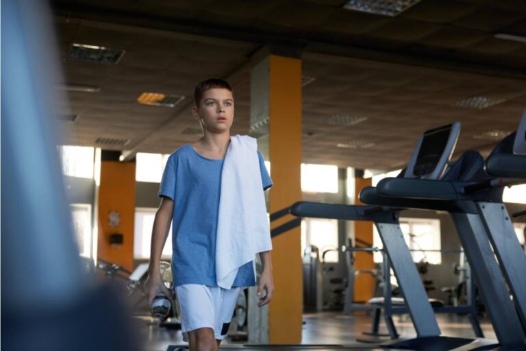 A Dad Found Out His Son Had Been Failing Gym Class on Purpose Because Changing in the Locker Room Made Him Panic and No One Ever Asked