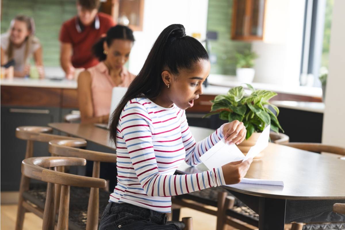 A Mom Found Out Her Daughter Had Been Reading Her Old Report Cards From Elementary School Just to Remember a Time She Felt Proud of Herself
