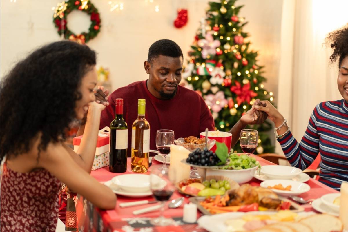 Dad Says He Refused to Let His Sister Bring Her New Boyfriend to a Family Christmas Without Meeting Him First, Now She Says He's "Ruining Her Chance at a Fresh Start"