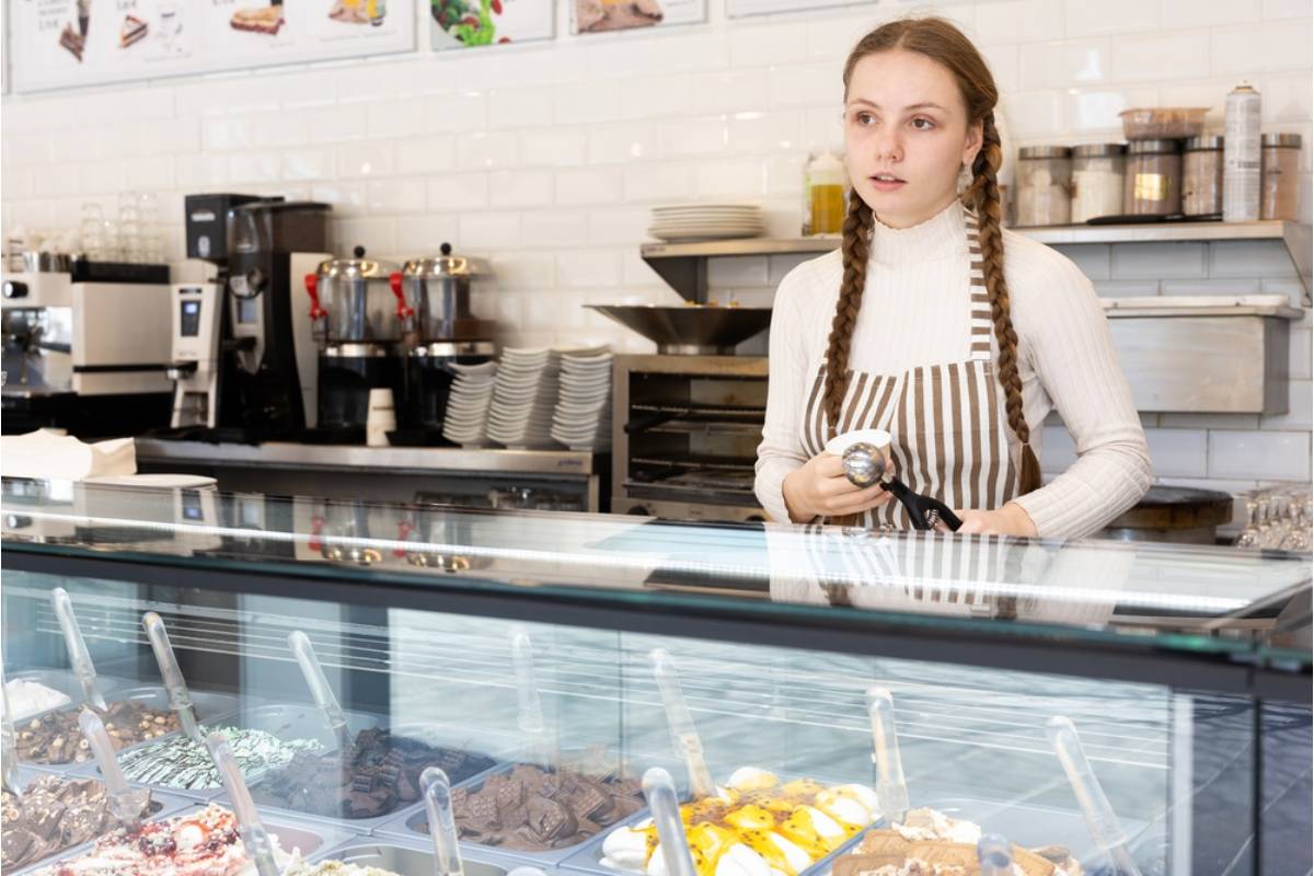 Teen Says She Refused to Let Her Parents Cancel Her Part-Time Job So She Could "Focus on Grades," Now Her Dad Says She's "Choosing a Paycheck Over Her Own Future"