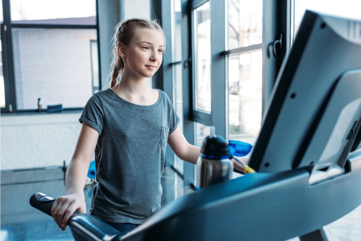 A Dad Says His Daughter's Cheer Gym Requires Parents to Sign a Contract Banning Them From Posting "Negative Reviews" for Two Years After Leaving