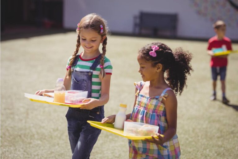 A Dad Found Out His Daughter Had Been Skipping Her Own Lunch to Buy One for a Classmate Whose Card Kept Getting Declined at the Register