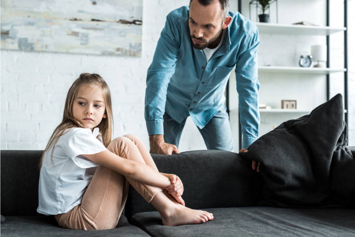 A Dad Says His 13-Year-Old Daughter Suddenly Stopped Hugging Him After Years of Being Close, and Now He Feels Like Her ATM and Uber