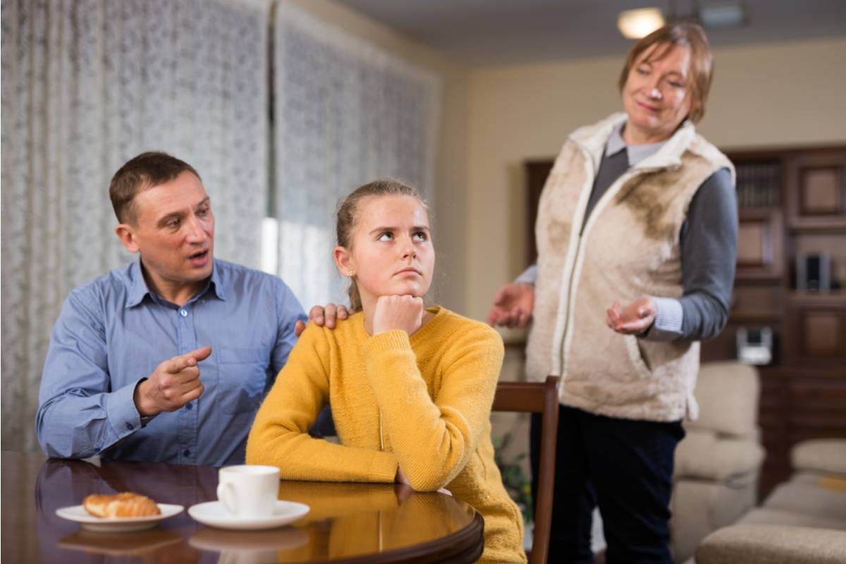 A Granddaughter Says Her Grandfather Tried To Control Her Lunch, But She Refused To Back Down After Offering To Pay