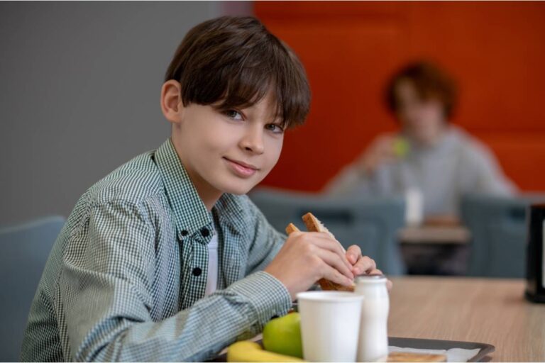 A Mom Says Her 13-Year-Old Spent $118 on Cafeteria Treats for Friends in Ten Days, and Then Admitted He Felt Pressured to Keep Them Happy