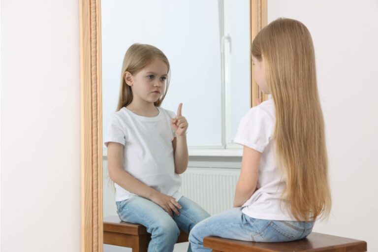 A Mom Says Her 6-Year-Old Sits in Front of the Mirror Whenever She Cries, and She’s Starting to Wonder Why Her Daughter Needs to Watch Herself