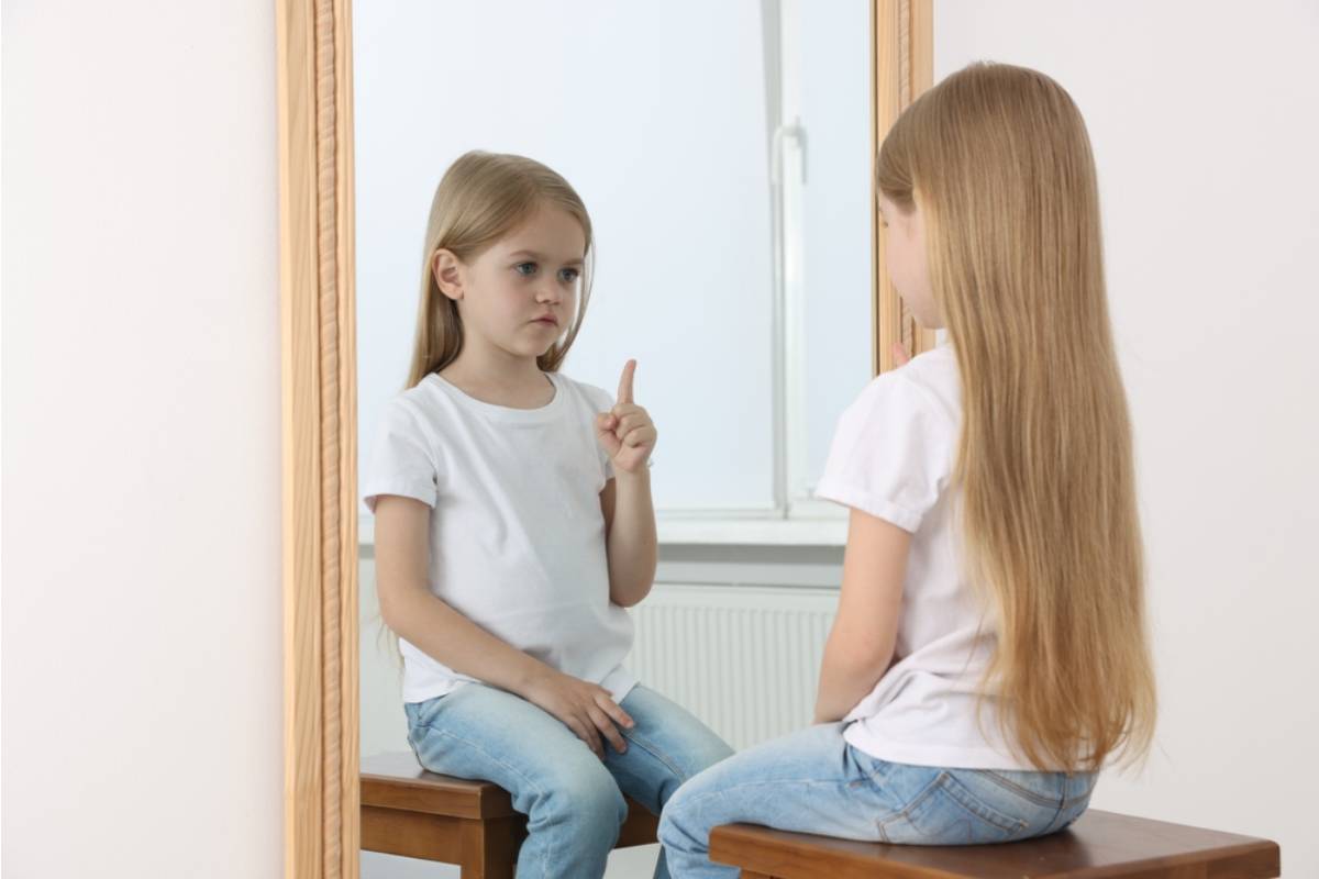 A Mom Says Her 6-Year-Old Sits in Front of the Mirror Whenever She Cries, and She’s Starting to Wonder Why Her Daughter Needs to Watch Herself