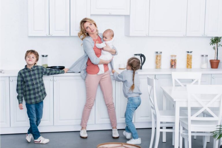 A Mom Says She Hasn’t Had a Moment Alone Since Her Third Child Was Born, Then Her Husband Told Her She Should Be “Grateful” for Staying Home