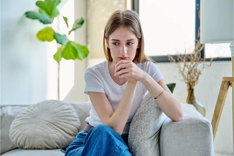A Person Says Growing Up in a Narcissistic Family Left Them to Raise Themselves, and Now They Struggle to Trust Anyone