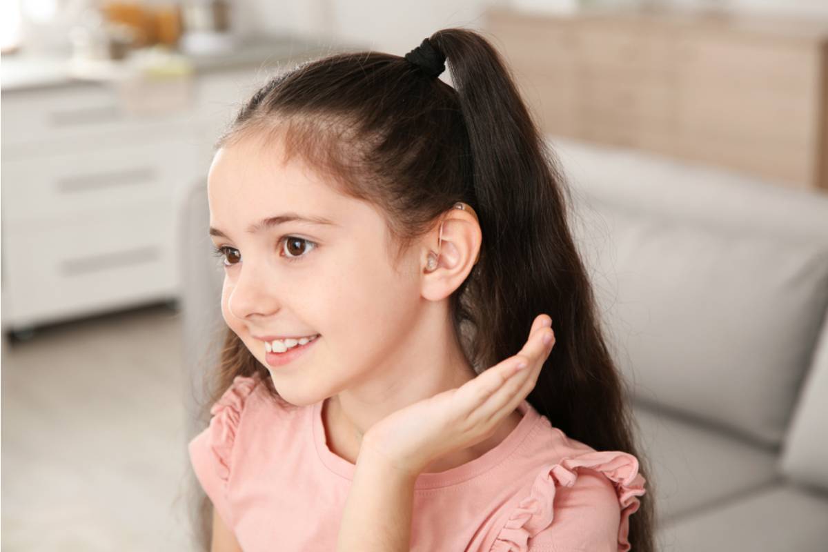 A Mom Found Out Her Daughter Had Been Hiding Her Hearing Aid Battery Case in Her Pencil Bag So Classmates Wouldn't Ask Questions