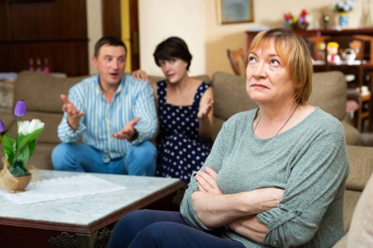 A Couple Planned a Small Dinner for Eight, Then His Mom Invited 14 More People to Their House Without Asking and Expected Them to Just Make It Work