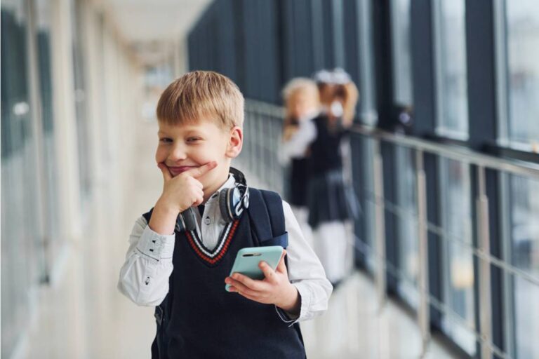 A Mom Found Out Her Son Had Been Turning Off His Location Sharing Every Day After School for an Hour Just to Have Time No One Was Tracking