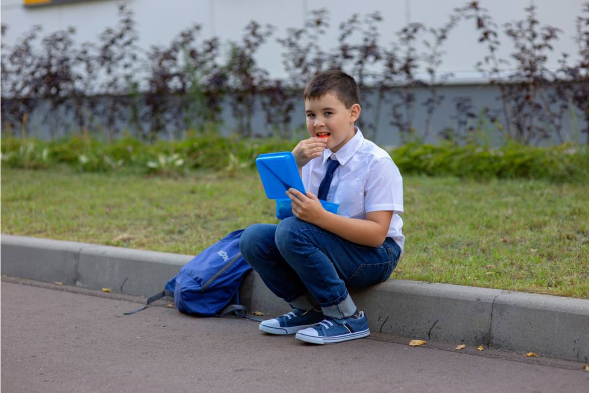A Teacher Says a Student Told Her He Waits Until Everyone Finishes Eating Before Opening His Own Lunch So No One Sees What's Inside