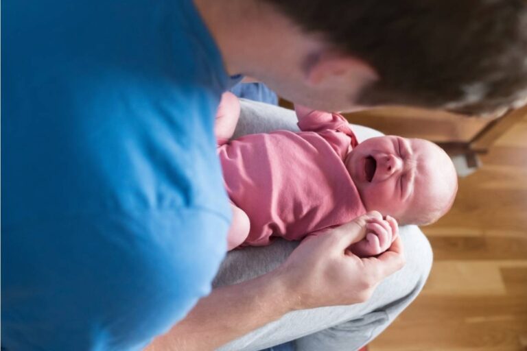 A Mother Says Her 11-Month-Old Cries Whenever Dad Takes Over, Then She Realizes the Problem Might Not Be the Baby