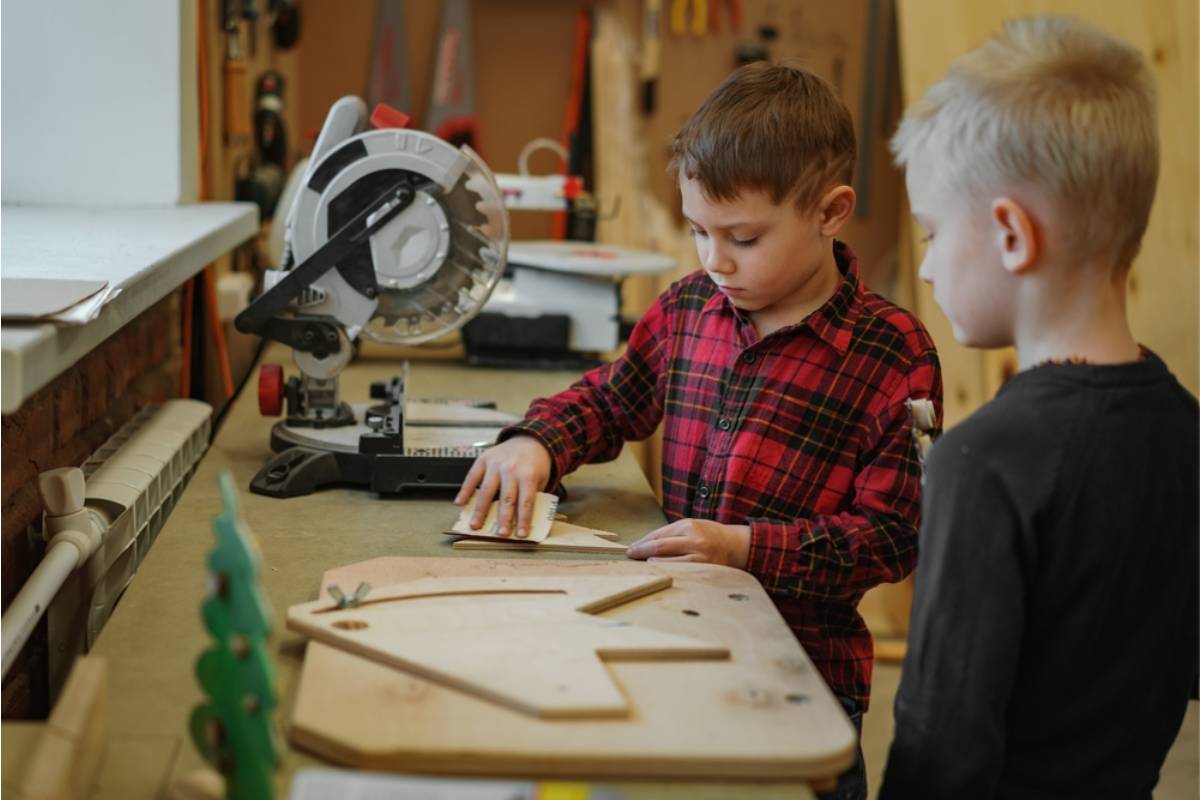 A Mom Says Her Son's School Requires a "Materials Deposit" for Shop Class That's Never Returned Even When Nothing Gets Damaged