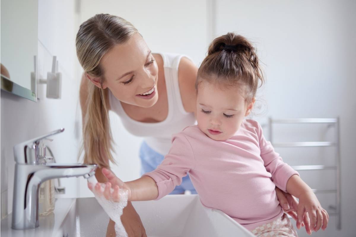 A Mom Says Her 3 Year Old Daughter Refuses to Use Public Toilets Because the Automatic Flushes and Hand Dryers Terrify Her