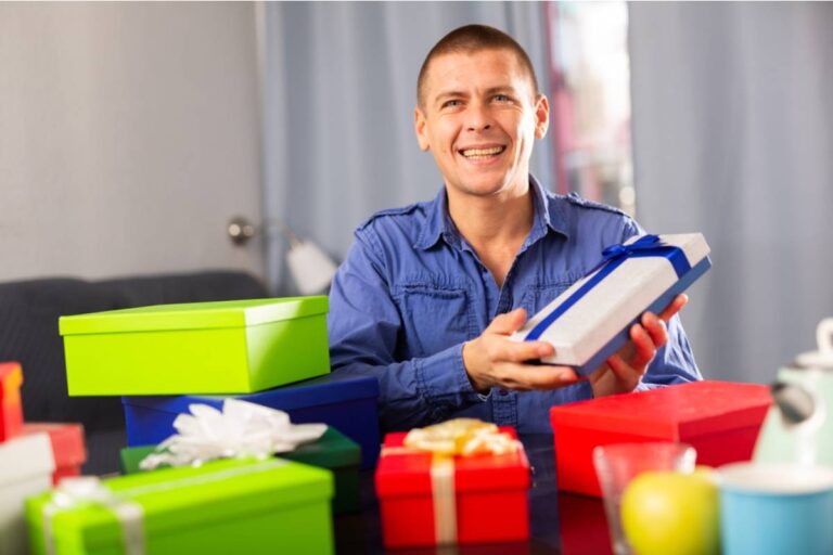Dad Says He Refused to Let His Sister Return a Gift He Gave Her Kids and Exchange It for Something "More Practical" Without Asking First