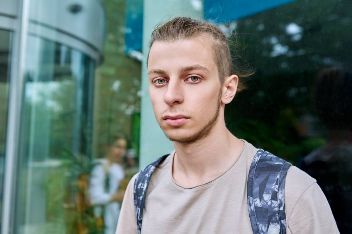 A 20-Year-Old Finally Moved Out After Raising His Parents’ 10+ Kids, But His Mom Wants Him Back