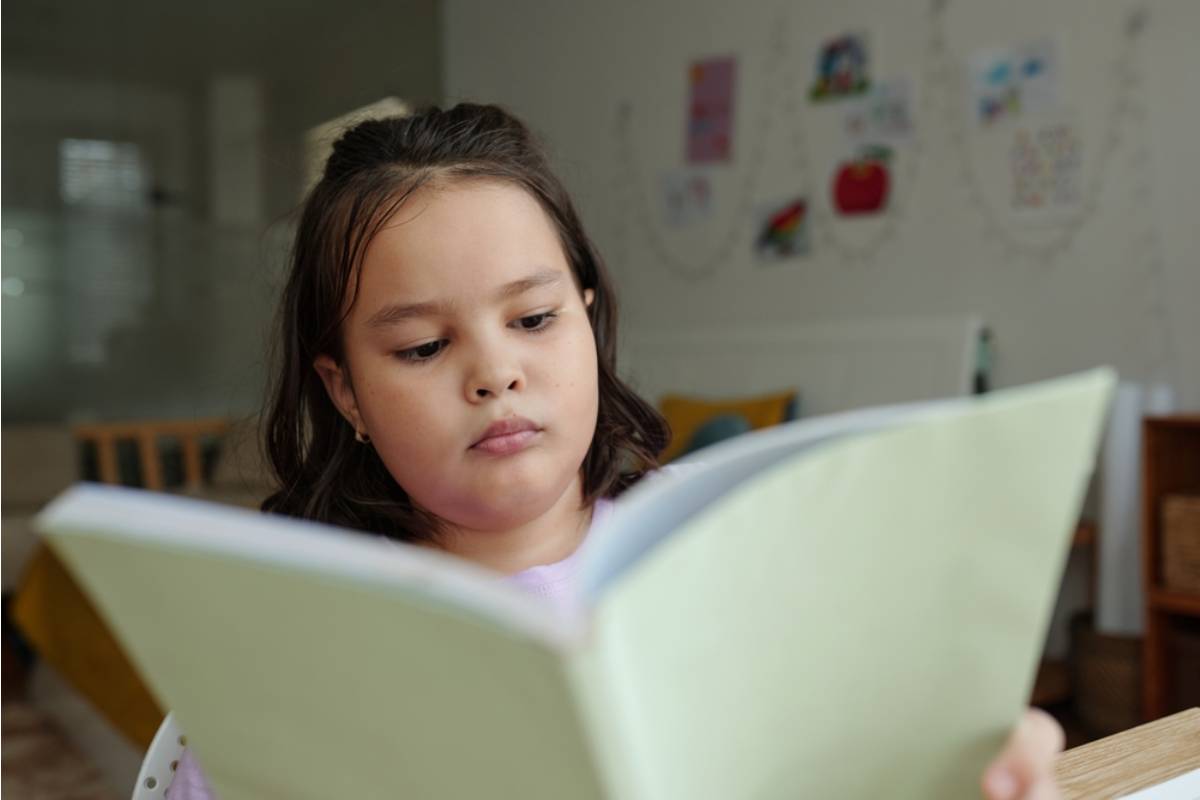A Dad Found Out His Daughter Had Been Keeping a List of Compliments People Gave Her Taped Inside Her School Binder