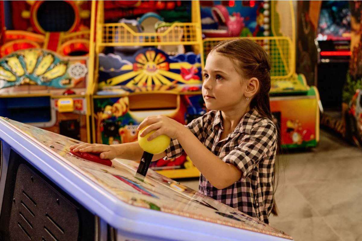 A Mom Found Out Her Daughter Had Been Saving Up Tickets From the School Arcade Fundraiser for a Year to Win a Prize for Her Younger Cousin