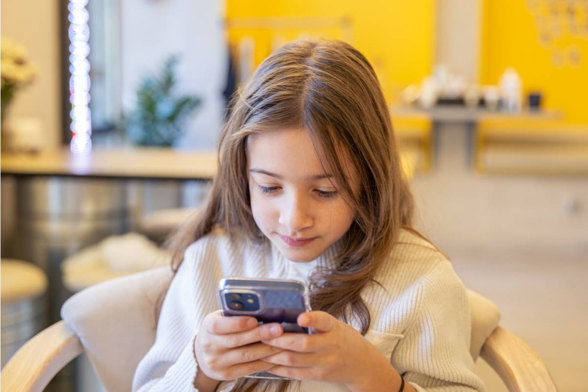 A Mom Found Out Her Daughter Had Been Deleting Her Own Texts to Friends Before Anyone Could Read How She Was Actually Doing