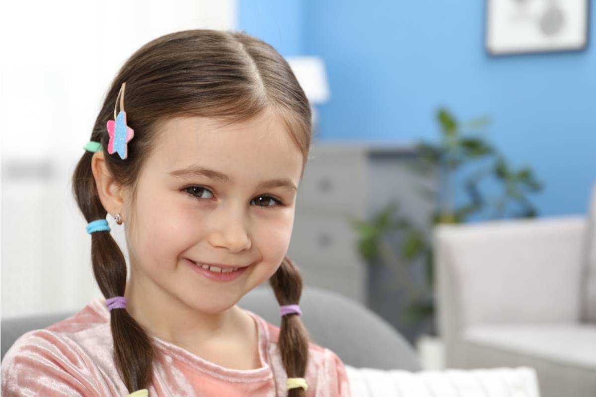 A Dad Found Out His Daughter Had Been Keeping Extra Hair Ties in Her Backpack for a Friend Who Always Forgot Hers