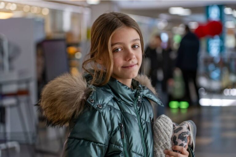 A Dad Found Out His Daughter Had Been Wearing a Coat Two Sizes Too Small All Winter Because She Never Wanted to Ask for a New One