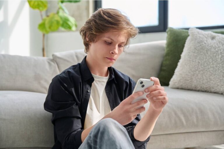 Dad Says His Son Stopped Inviting Friends Over After a Classmate Posted a Video Mocking Their House Online