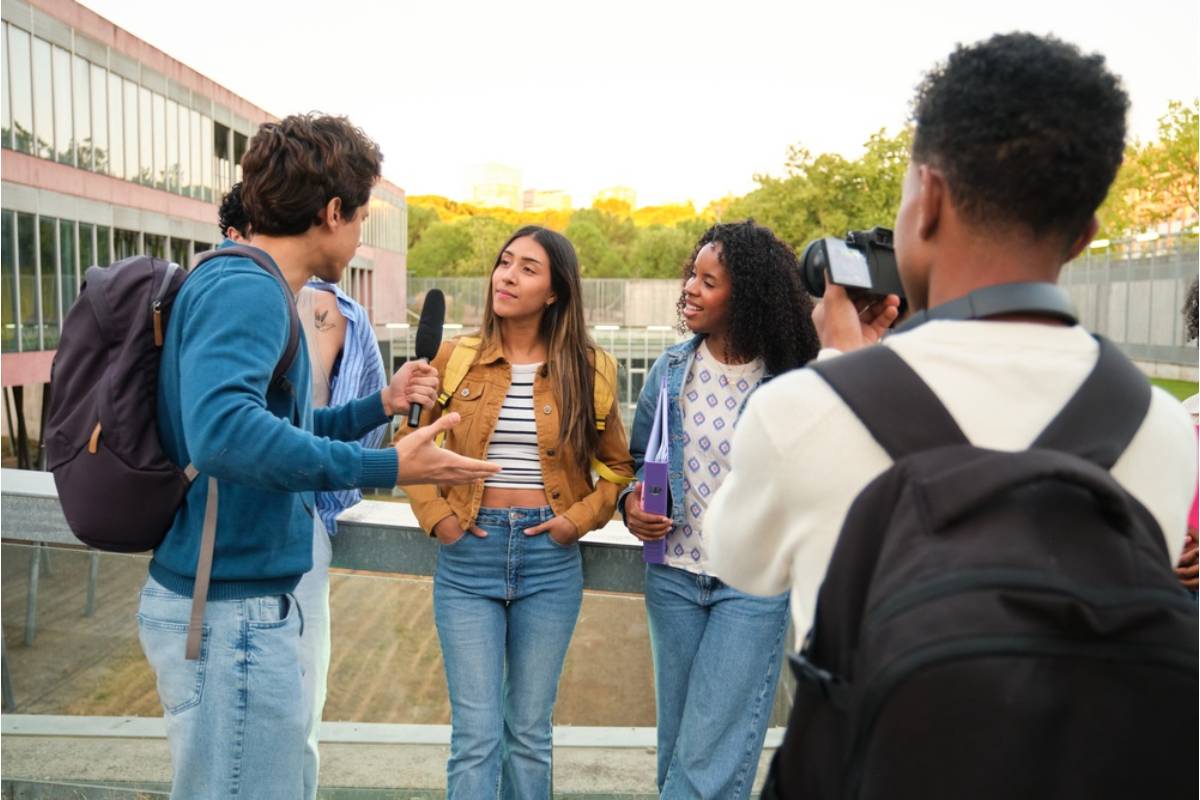 Dad Says His Son Asked Him Not to Come to Career Day Because Kids Made Fun of His Job Last Year, and He Doesn't Know What to Say to Him