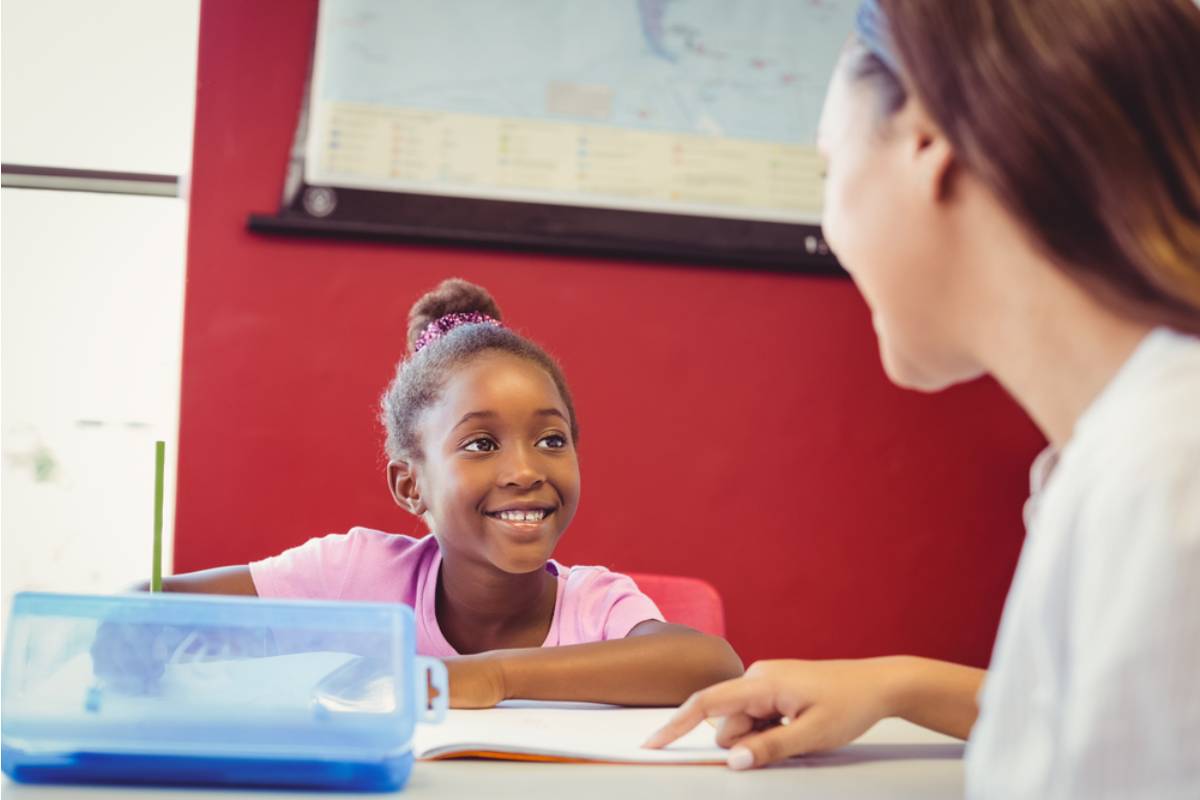A Mom Found Out Her Daughter Had Been Saving Half Her Recess Time to Help a Substitute Teacher Find Her Way Around the Building