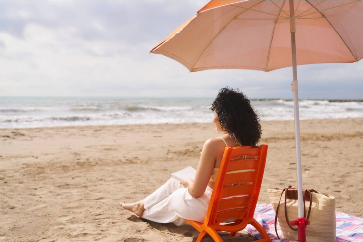 A Beachgoer Says a Family Took Over His Chairs While He Was at Lunch, and Their Final Move Brought the Police to the Shore