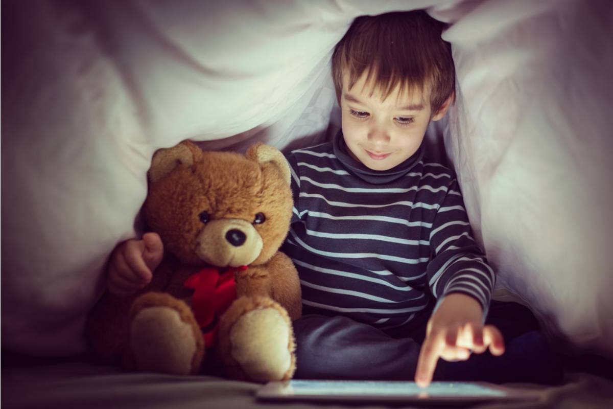 A Dad Says His 7-Year-Old Keeps Sneaking Out of Bed to Find Screens at Night, and Every New Lock Only Seems to Make Him More Determined