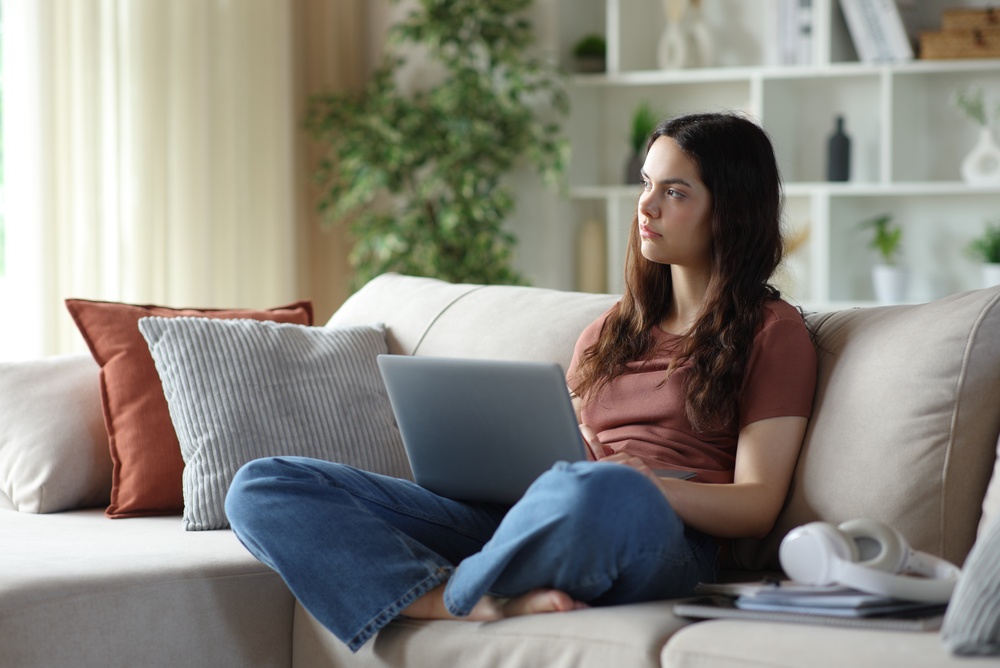 A Grad Student Says Her Dad Called Her New Landlord Trying to End the Lease She Pays For, and Now She's Realizing His Concern May Be About Control