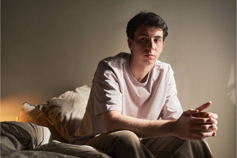 A Man Says His Girlfriend Keeps Pushing Him Toward a Higher-Paying Job He Hates, Even Though He Already Earns $60 an Hour and Loves His Work