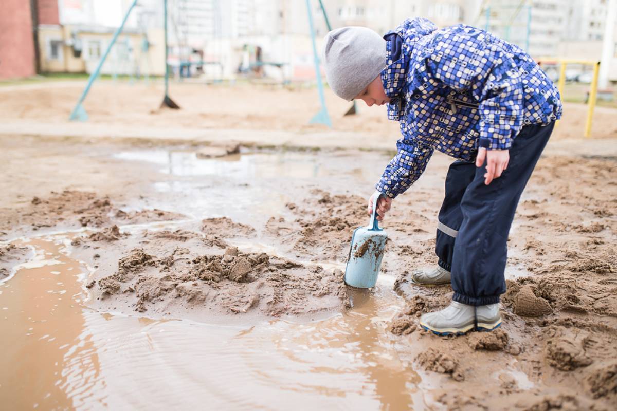 A Mom Says Her 6-Year-Old Was Pushed Into a Mud Puddle at Football, and Everyone Nearby Just Stood There