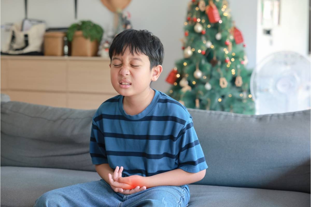 A Mom Says Her 7-Year-Old Complained That Her Hand Hurt After School, and She Couldn't Have Been Happier About the Reason